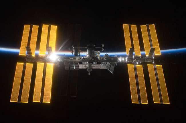 Planet Earth a Fragile Oasis, Astronauts Say